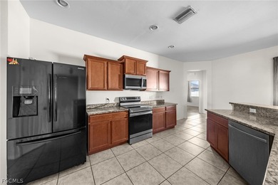 Short Sale Opportunity in SW Cape Coral! Built in 2016, this - photo 6