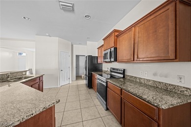 Short Sale Opportunity in SW Cape Coral! Built in 2016, this - photo 8