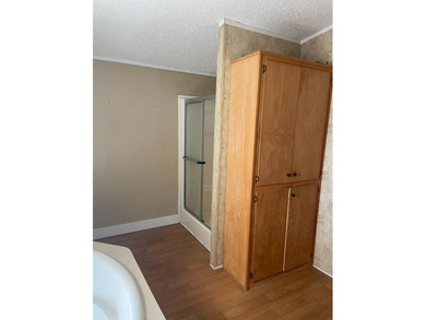Welcome to peaceful waterfront living. This spacious 4-bedroom - photo 11