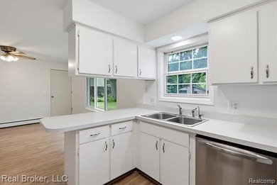 Move-in ready 3-bedroom, 2-bath split-level with lake privileges - photo 13