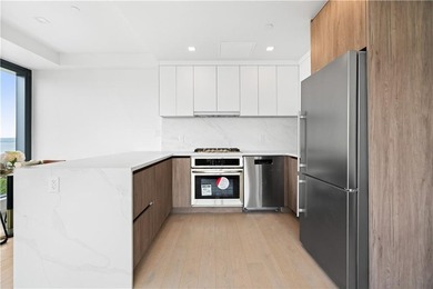 Residence 8E at Bayview Courtyard offers an elevated waterfront - photo 15