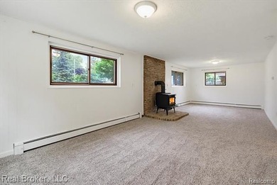 Move-in ready 3-bedroom, 2-bath split-level with lake privileges - photo 15