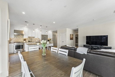 Luxury 2-Bedroom 2-Bathroom Penthouse with Private Balcony