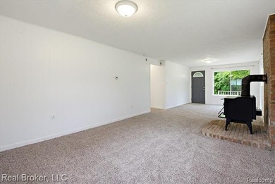 Move-in ready 3-bedroom, 2-bath split-level with lake privileges - photo 16