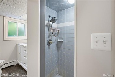 Move-in ready 3-bedroom, 2-bath split-level with lake privileges - photo 19