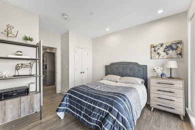 Luxury 2-Bedroom 2-Bathroom Penthouse with Private Balcony