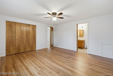 Move-in ready 3-bedroom, 2-bath split-level with lake privileges - photo 21