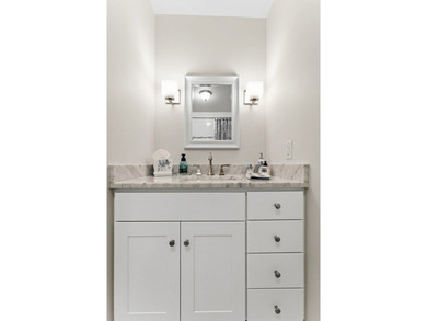 Luxury 2-Bedroom 2-Bathroom Penthouse with Private Balcony