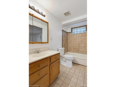 Move-in ready 3-bedroom, 2-bath split-level with lake privileges - photo 23