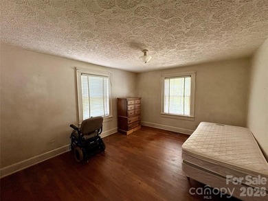 Just hit the market and has SO much potential! Come live, work - photo 24