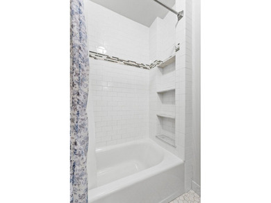 Luxury 2-Bedroom 2-Bathroom Penthouse with Private Balcony