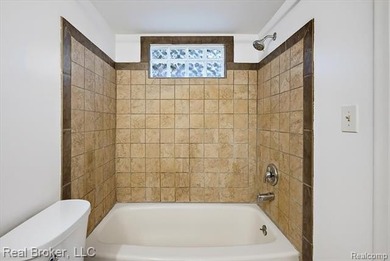 Move-in ready 3-bedroom, 2-bath split-level with lake privileges - photo 24