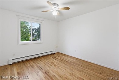 Move-in ready 3-bedroom, 2-bath split-level with lake privileges - photo 25