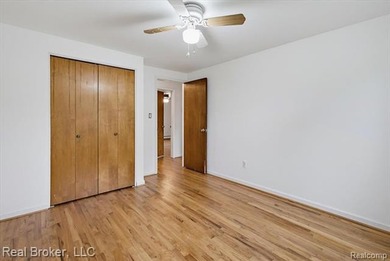 Move-in ready 3-bedroom, 2-bath split-level with lake privileges - photo 26