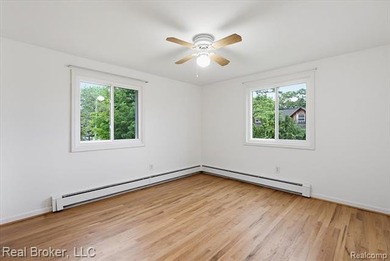 Move-in ready 3-bedroom, 2-bath split-level with lake privileges - photo 27