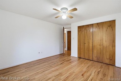 Move-in ready 3-bedroom, 2-bath split-level with lake privileges - photo 28