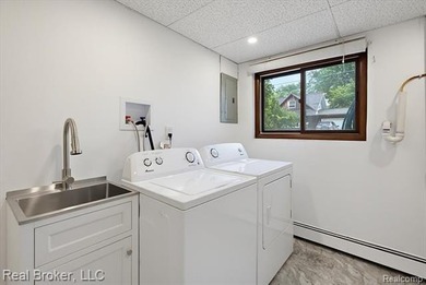 Move-in ready 3-bedroom, 2-bath split-level with lake privileges - photo 29