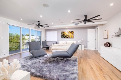 Modern elegance defines this exceptional custom-built waterfront - photo 33