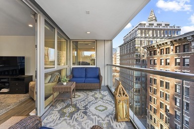 Luxury 2-Bedroom 2-Bathroom Penthouse with Private Balcony