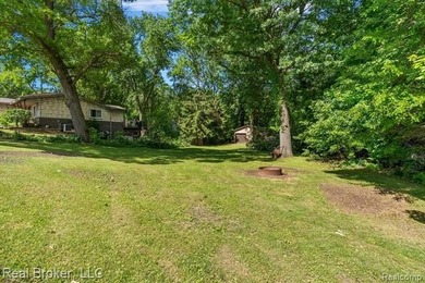 Move-in ready 3-bedroom, 2-bath split-level with lake privileges - photo 35