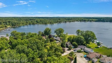Move-in ready 3-bedroom, 2-bath split-level with lake privileges - photo 43
