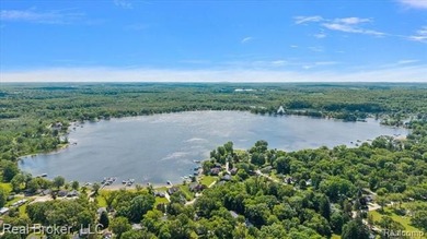Move-in ready 3-bedroom, 2-bath split-level with lake privileges - photo 48