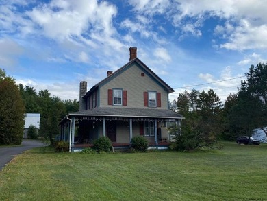Handsome 19Thc Village Victorian On 4.81 Acres In Lewis, Ny - photo 3