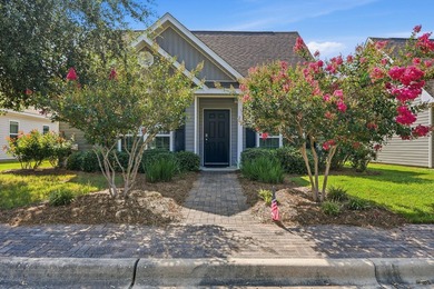 Welcome to this charming Florida cottage nestled in the highly - photo 1