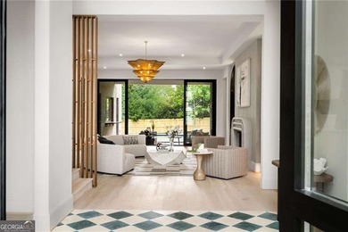 Crafted as a true statement piece, this extraordinary custom - photo 5