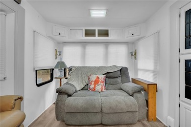 A beautifully maintained 1999 Presidential Glen RV is available - photo 12