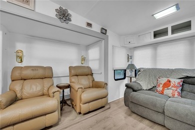 A beautifully maintained 1999 Presidential Glen RV is available - photo 13
