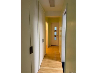 Welcome to this bright and spacious Junior 4 in the heart of - photo 6