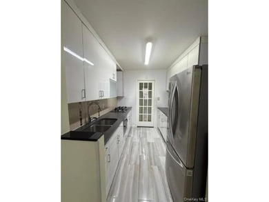 Welcome to this bright and spacious Junior 4 in the heart of - photo 7