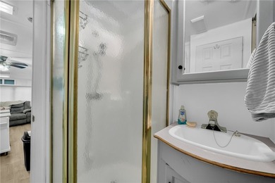 A beautifully maintained 1999 Presidential Glen RV is available - photo 19