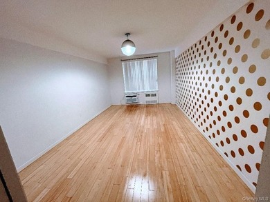 Welcome to this bright and spacious Junior 4 in the heart of - photo 10