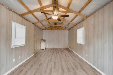 A beautifully maintained 1999 Presidential Glen RV is available - photo 20