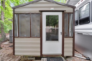 A beautifully maintained 1999 Presidential Glen RV is available - photo 24