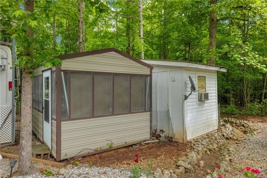 A beautifully maintained 1999 Presidential Glen RV is available - photo 28