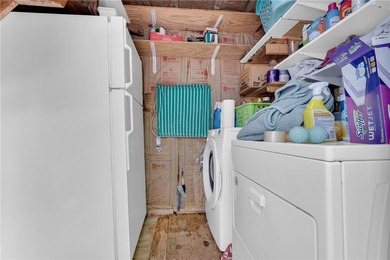 A beautifully maintained 1999 Presidential Glen RV is available - photo 38