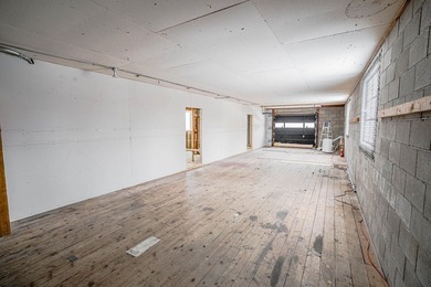 Unlock the potential of this versatile, fully-renovated - photo 11