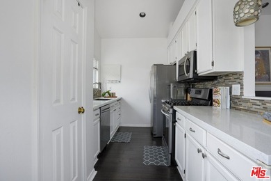 Welcome to this bright and stylish corner-unit 2-bedroom, 2-bath - photo 12