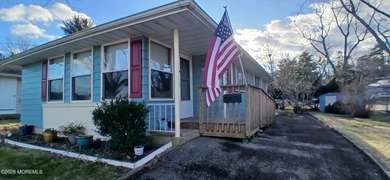 Light, bright, and ready to delight! This 2-bedroom, 1-bath gem