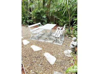 Beautiful 3/2. Tiled floors throughout, central air, first floor - photo 13