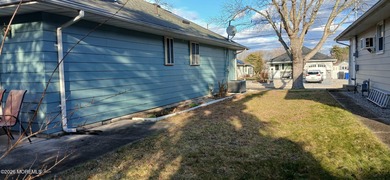 Light, bright, and ready to delight! This 2-bedroom, 1-bath gem