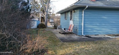 Light, bright, and ready to delight! This 2-bedroom, 1-bath gem