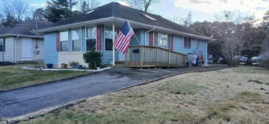 Light, bright, and ready to delight! This 2-bedroom, 1-bath gem