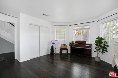 Welcome to this bright and stylish corner-unit 2-bedroom, 2-bath - photo 17