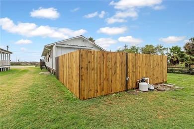 Attention BUYERS: This fully furnished 3-bedroom, 3-bath home - photo 31