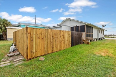 Attention BUYERS: This fully furnished 3-bedroom, 3-bath home - photo 32