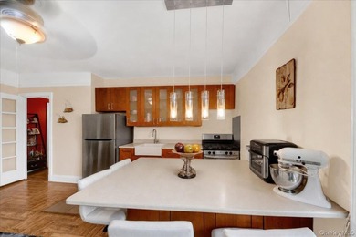Spacious two-bedroom, one-bath co-op residence in a - photo 5